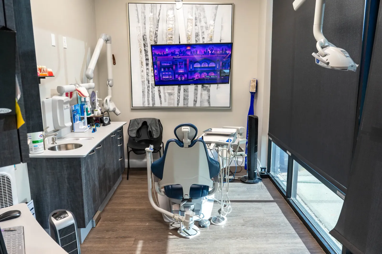 A clean, modern treatment room at Highpoint Dental